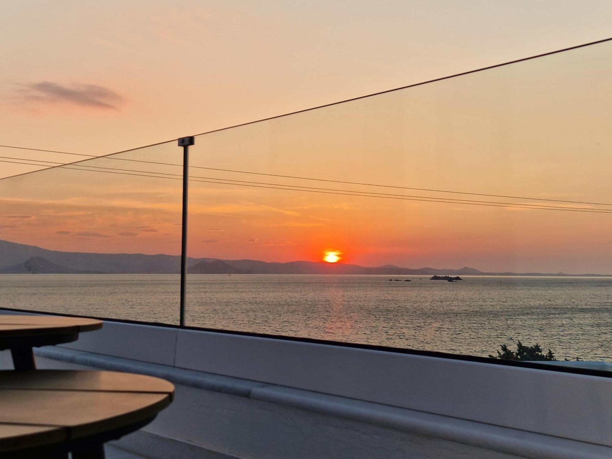 Seanfinity Beachfront Suites Mikri Vigla Cameră foto